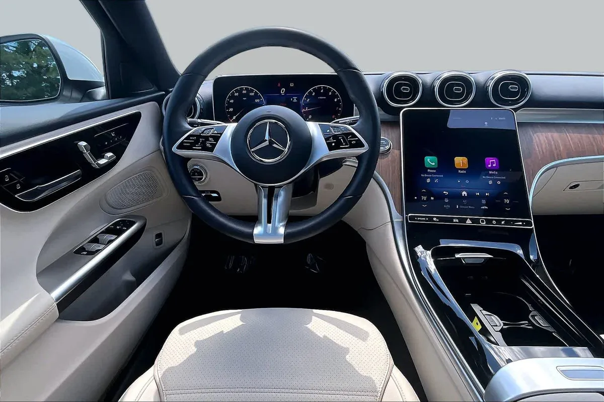 2025 Mercedes-Benz C 300 C 300 thumbnail 6