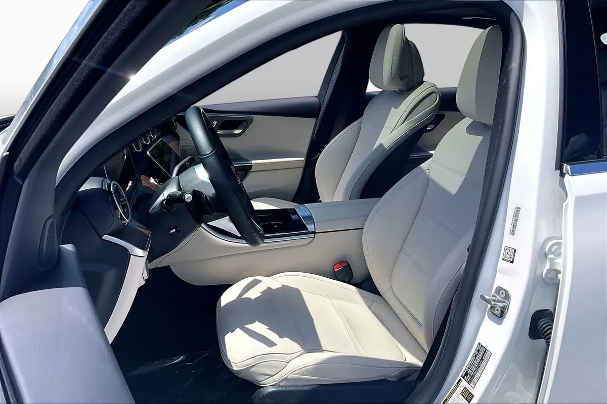 2025 Mercedes-Benz C 300 C 300 thumbnail 8
