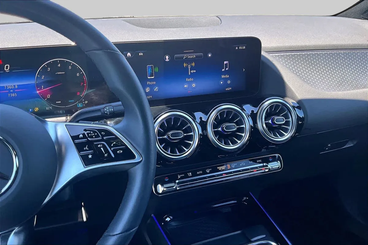 2025 Mercedes-Benz GLA 250 GLA 250 thumbnail 7
