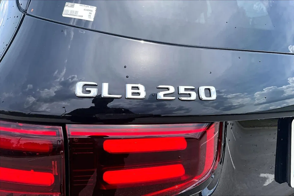 2025 Mercedes-Benz GLB 250 GLB 250 thumbnail 10