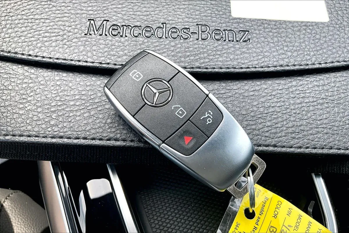 2025 Mercedes-Benz GLB 250 GLB 250 thumbnail 15
