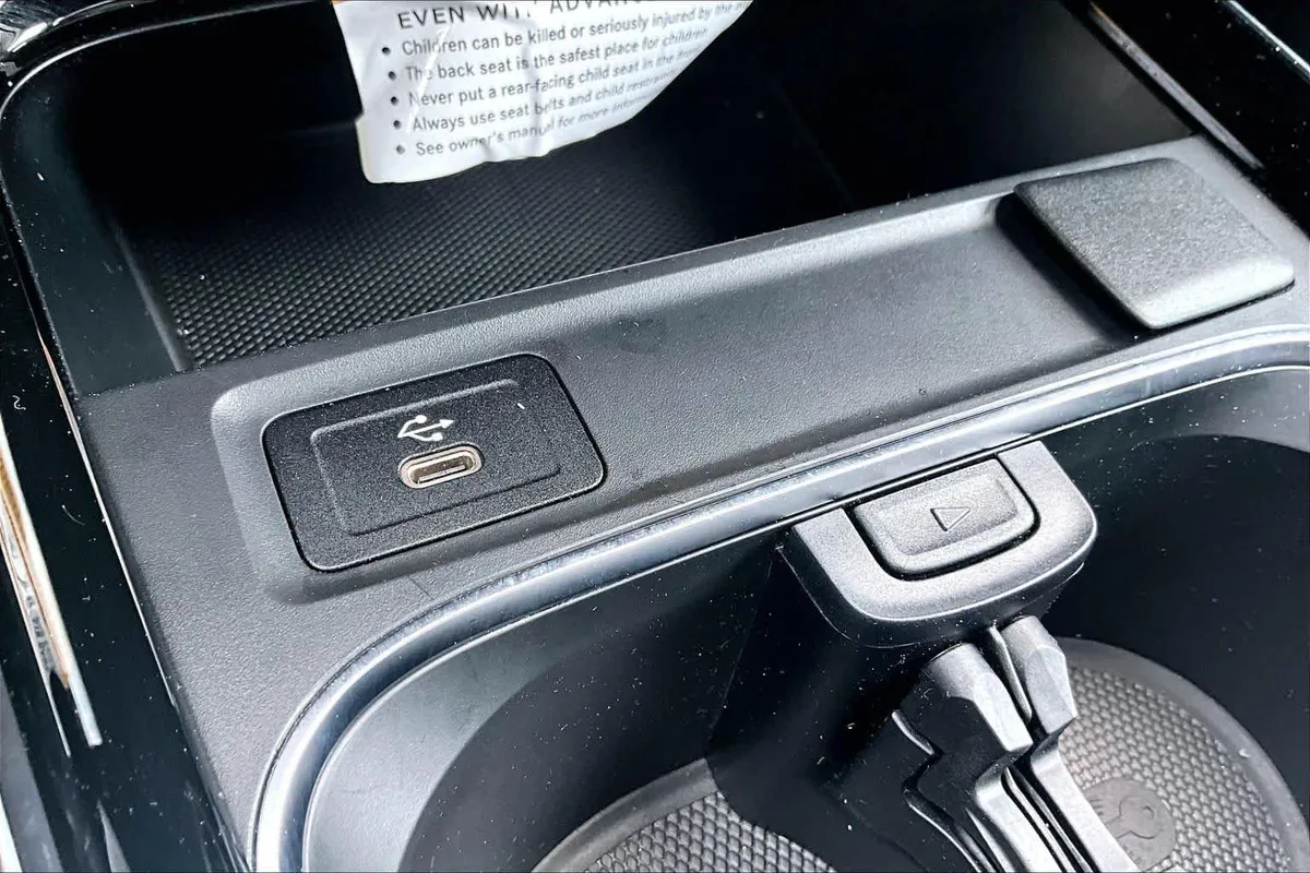 2025 Mercedes-Benz GLB 250 GLB 250 thumbnail 35