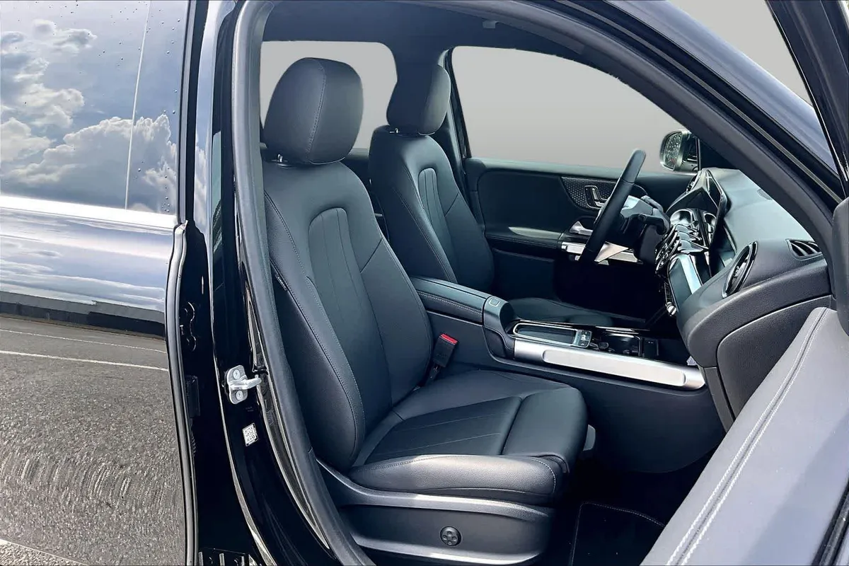 2025 Mercedes-Benz GLB 250 GLB 250 thumbnail 9