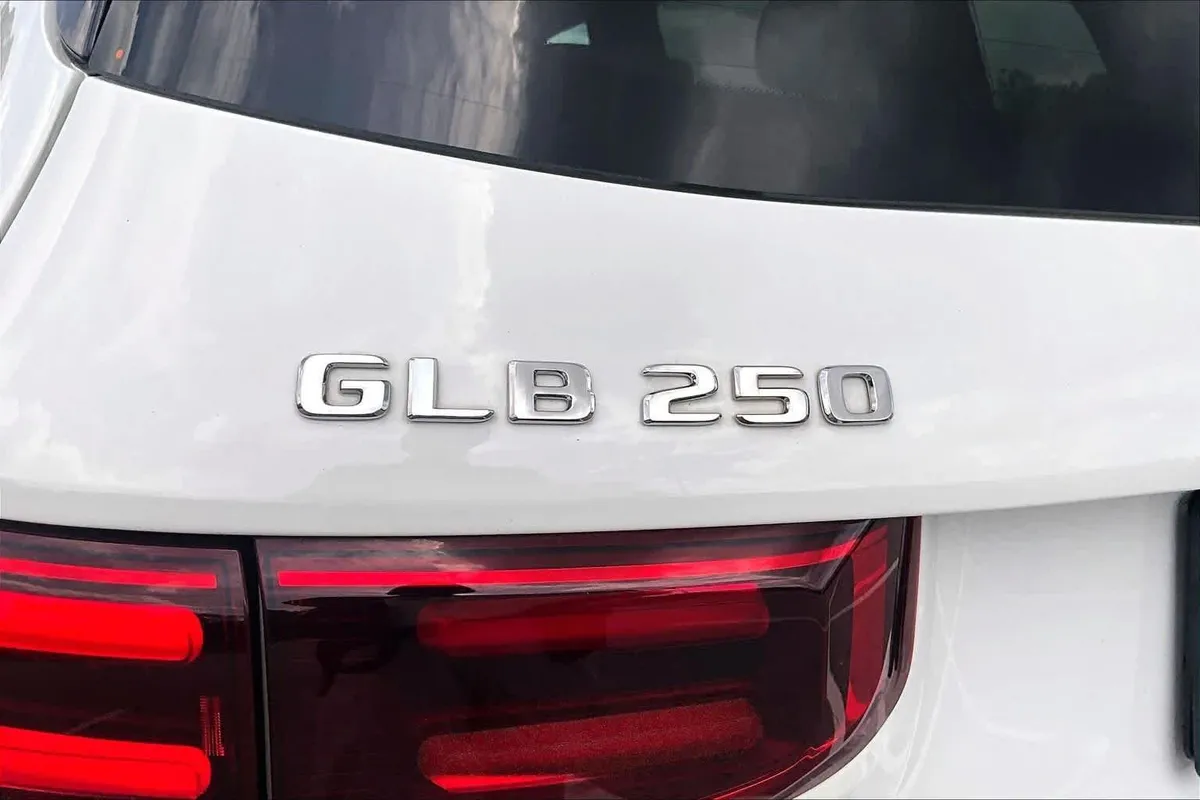 2025 Mercedes-Benz GLB 250 GLB 250 thumbnail 10