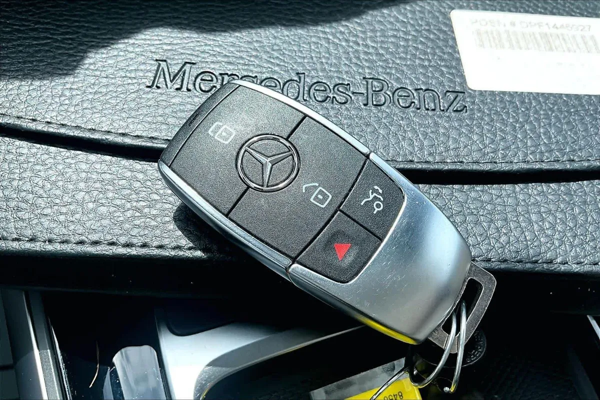 2025 Mercedes-Benz GLB 250 GLB 250 thumbnail 15