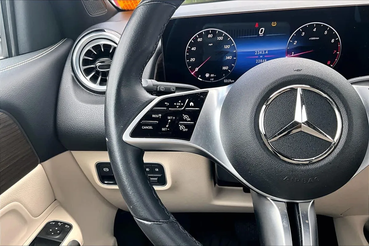 2025 Mercedes-Benz GLB 250 GLB 250 thumbnail 24