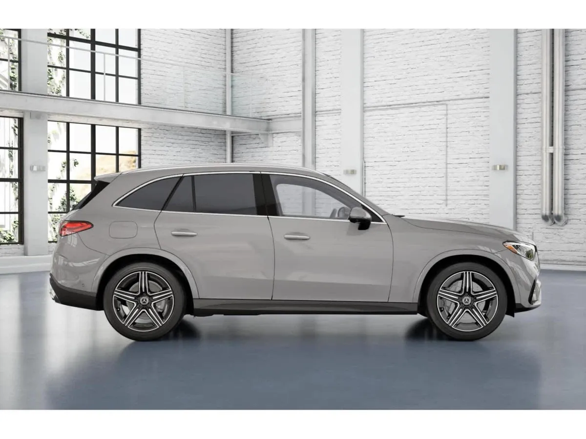 2025 Mercedes-Benz GLC 300 GLC 300 thumbnail 2