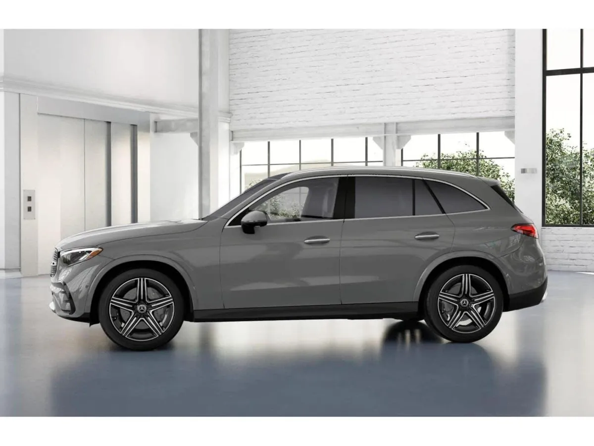 2025 Mercedes-Benz GLC 300 GLC 300 thumbnail 34