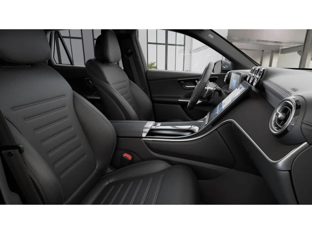 2025 Mercedes-Benz GLC 300 GLC 300 thumbnail 4