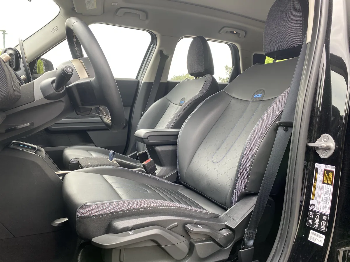 2025 MINI Countryman S thumbnail 6