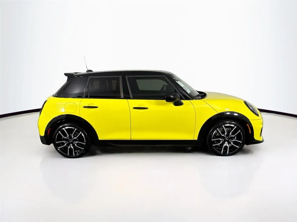 2025 MINI Hardtop 4 Door Cooper S thumbnail 11