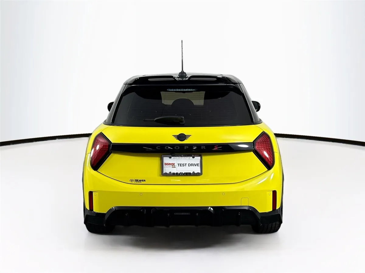 2025 MINI Hardtop 4 Door Cooper S thumbnail 12