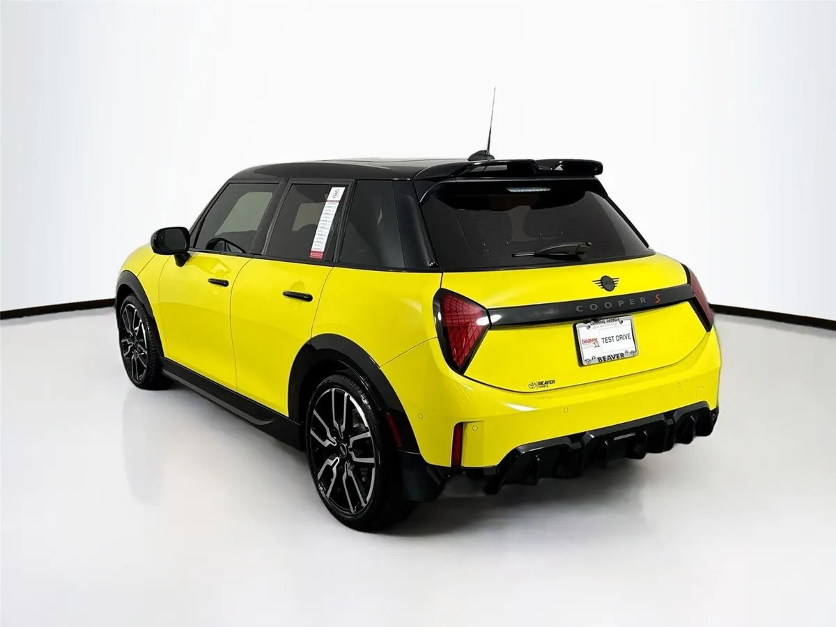 2025 MINI Hardtop 4 Door Cooper S thumbnail 13