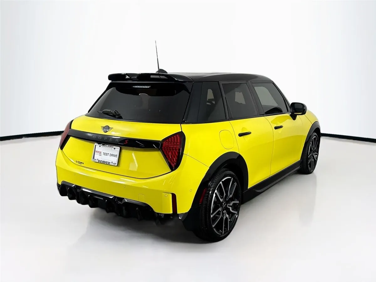 2025 MINI Hardtop 4 Door Cooper S thumbnail 2
