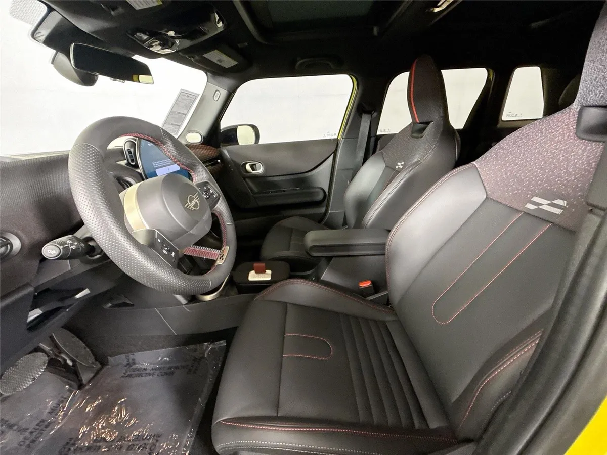 2025 MINI Hardtop 4 Door Cooper S thumbnail 3