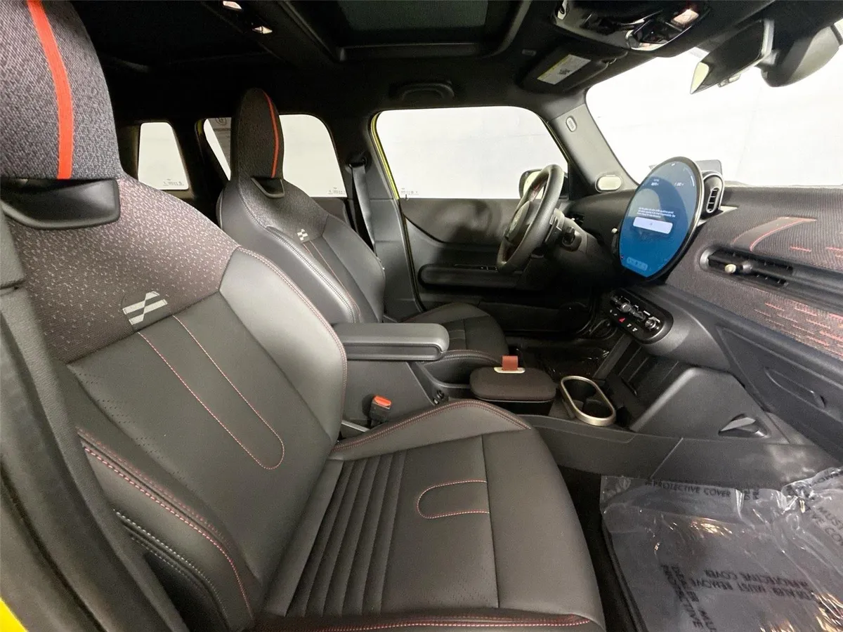 2025 MINI Hardtop 4 Door Cooper S thumbnail 35