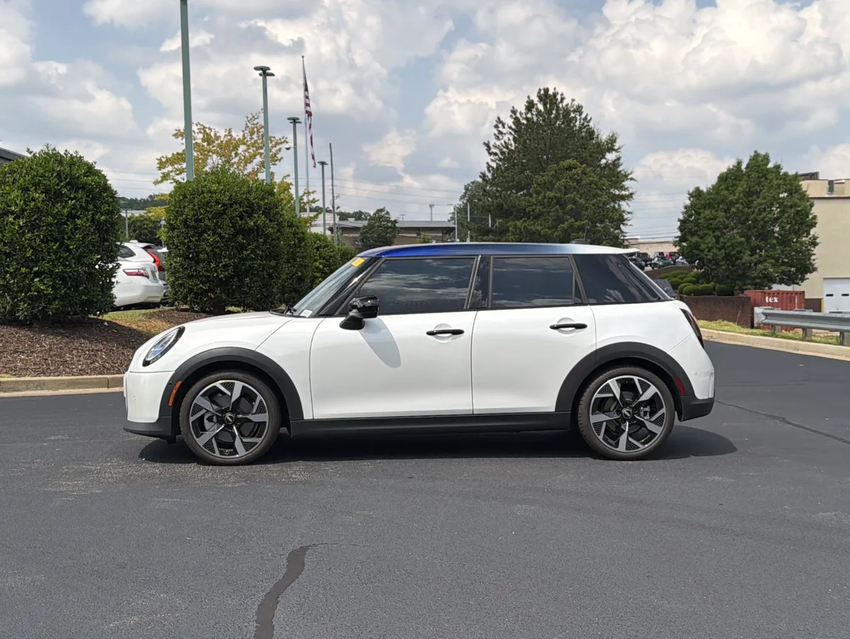 2025 MINI Hardtop 4 Door Cooper S thumbnail 11