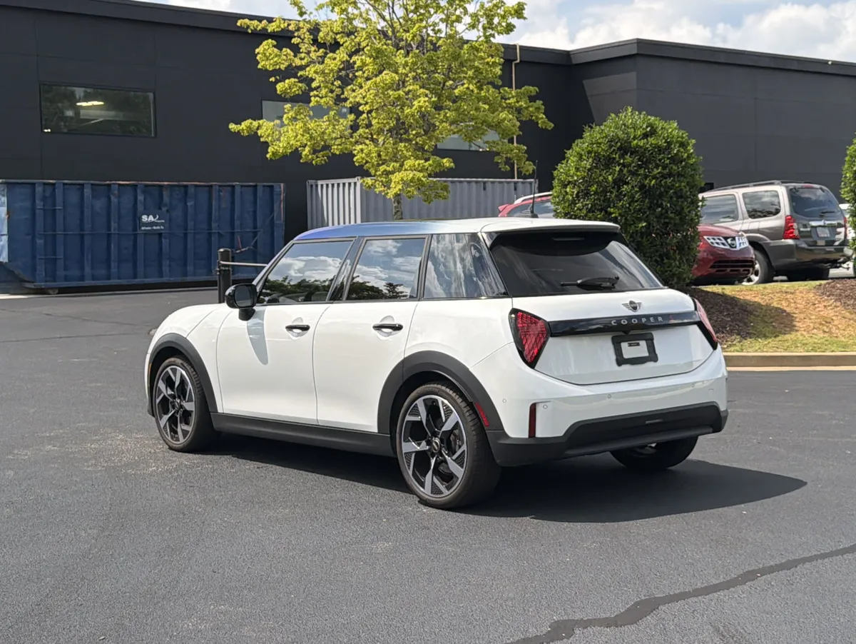 2025 MINI Hardtop 4 Door Cooper S thumbnail 12