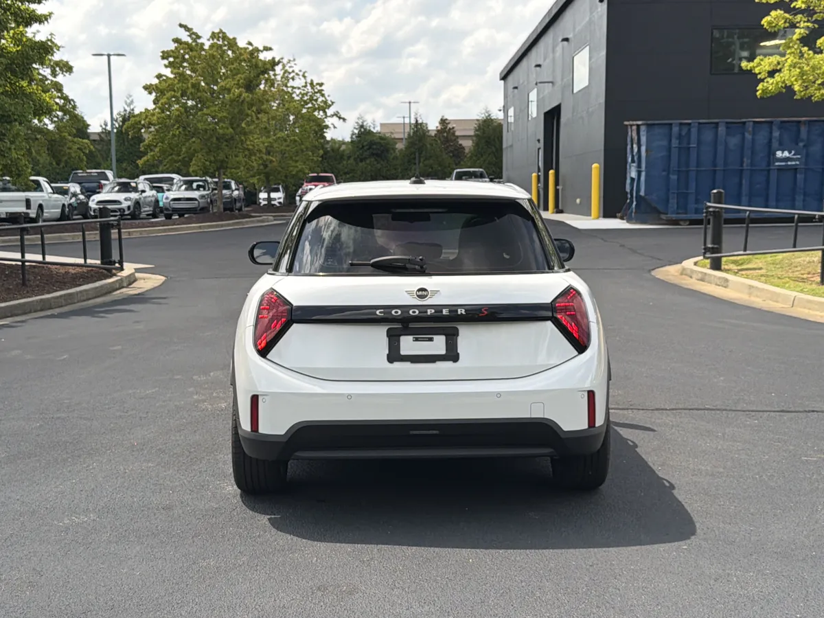 2025 MINI Hardtop 4 Door Cooper S thumbnail 13