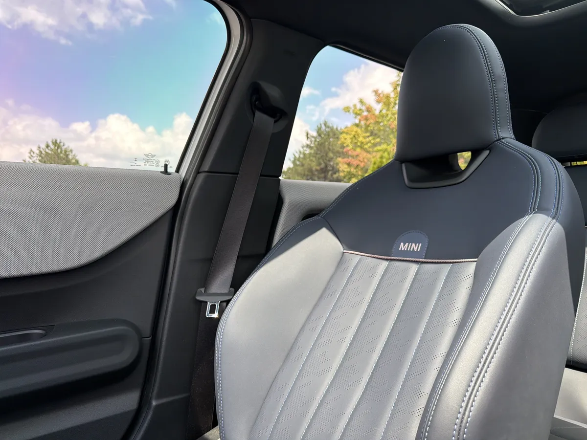 2025 MINI Hardtop 4 Door Cooper S thumbnail 22