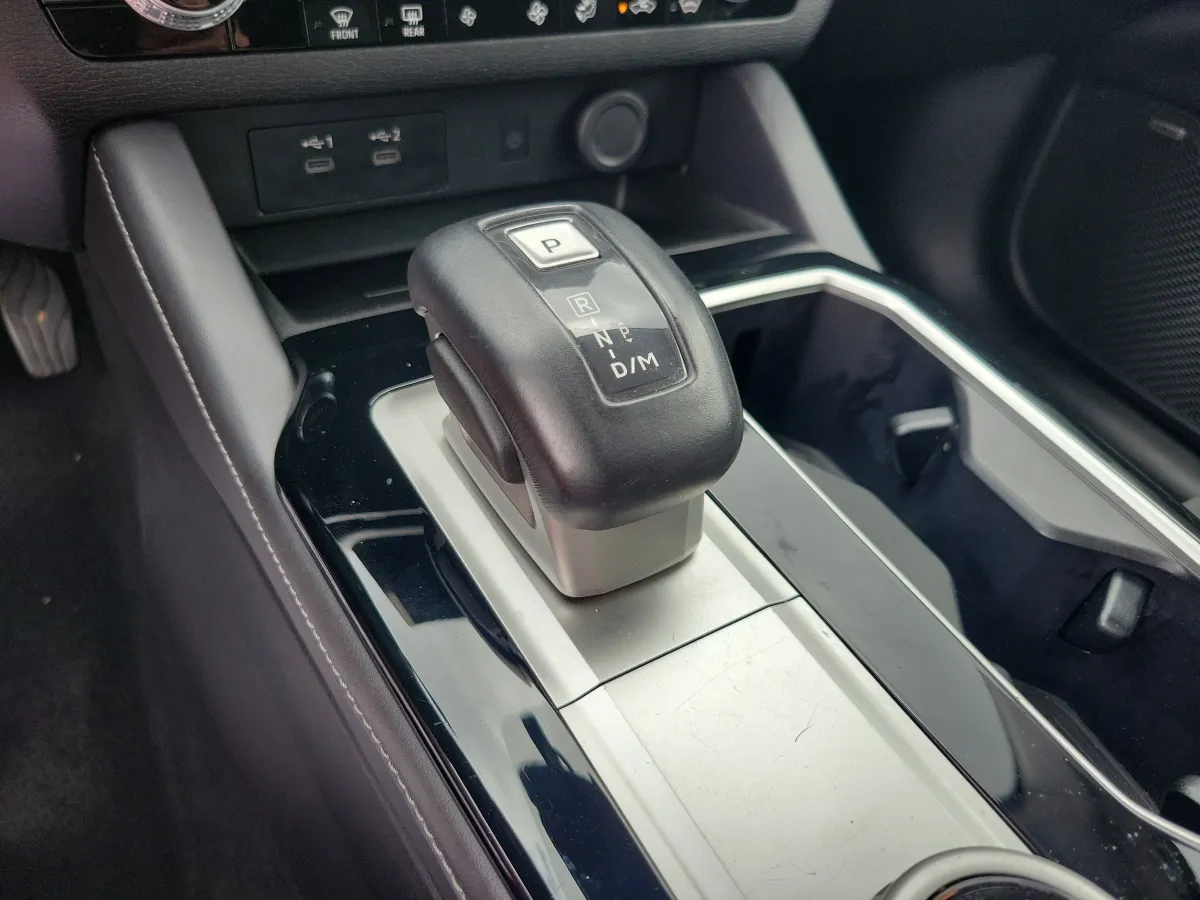 2025 Mitsubishi Outlander SE thumbnail 12