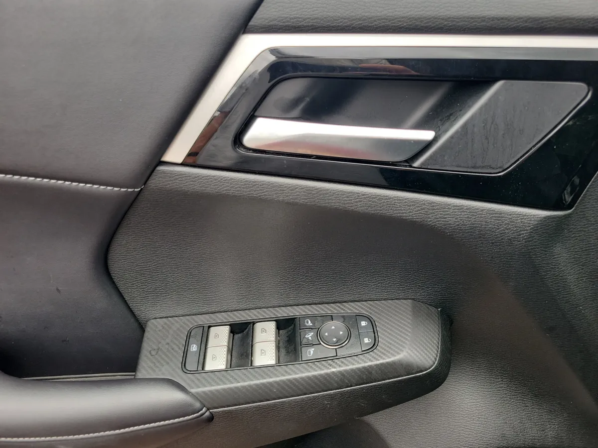 2025 Mitsubishi Outlander SE thumbnail 8