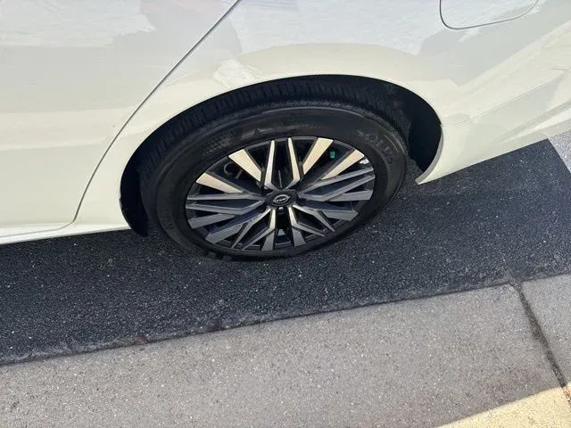 2025 Nissan Altima 2.5 SV thumbnail 12