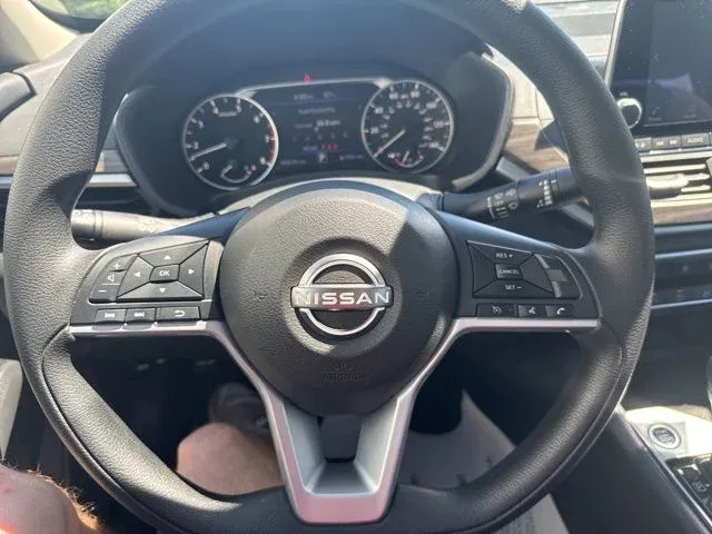 2025 Nissan Altima 2.5 SV thumbnail 26