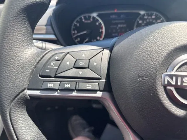 2025 Nissan Altima 2.5 SV thumbnail 27