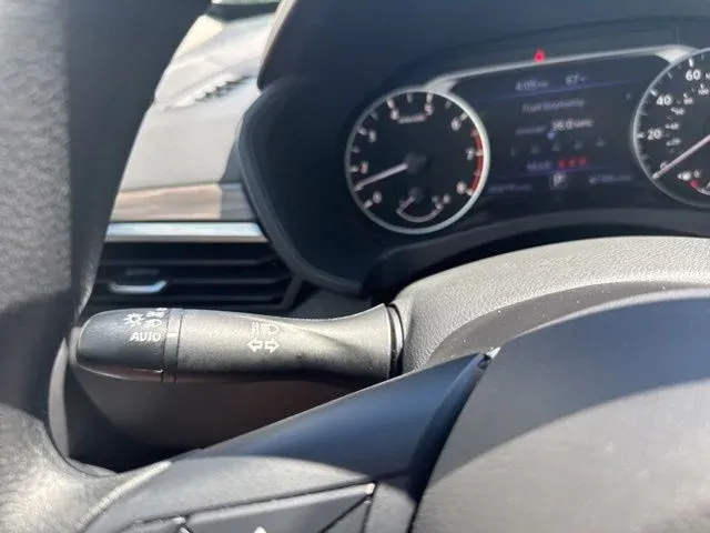 2025 Nissan Altima 2.5 SV thumbnail 29