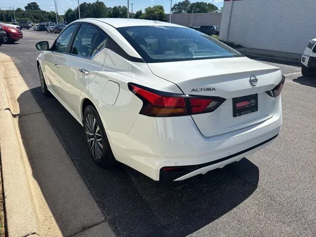 2025 Nissan Altima 2.5 SV thumbnail 5