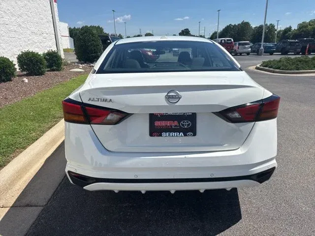 2025 Nissan Altima 2.5 SV thumbnail 6