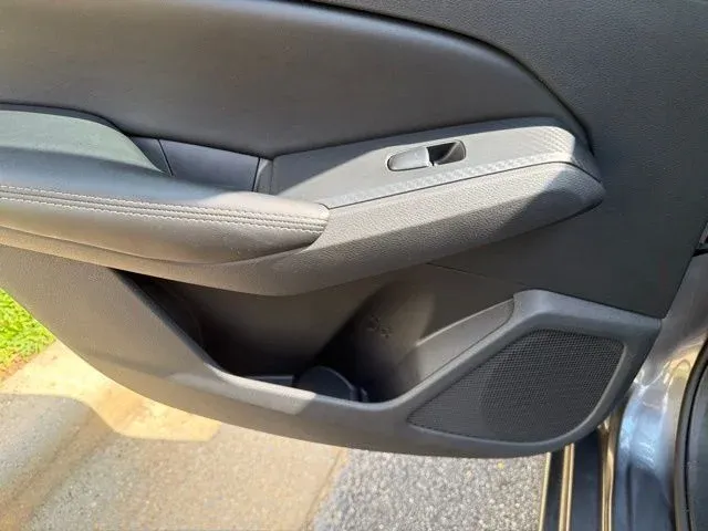 2025 Nissan Altima 2.5 SV thumbnail 17