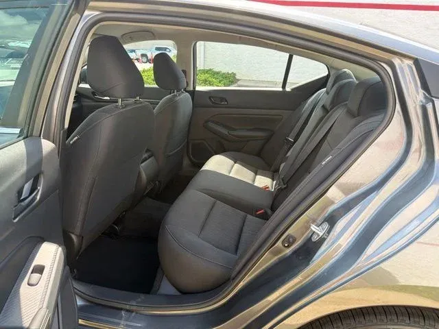 2025 Nissan Altima 2.5 SV thumbnail 18