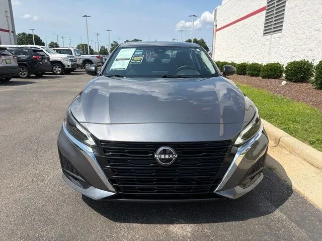 2025 Nissan Altima 2.5 SV thumbnail 2