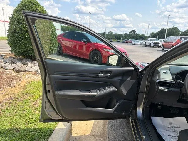 2025 Nissan Altima 2.5 SV thumbnail 23