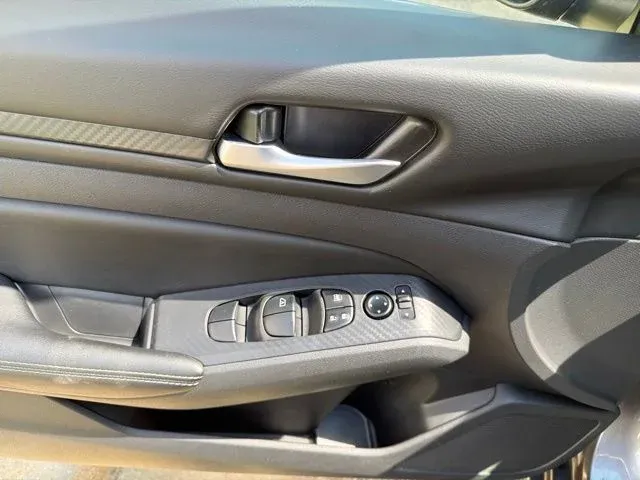 2025 Nissan Altima 2.5 SV thumbnail 25