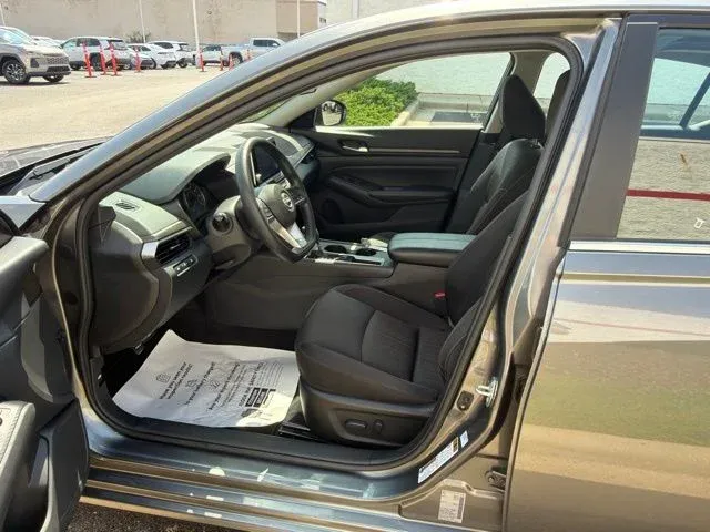 2025 Nissan Altima 2.5 SV thumbnail 26