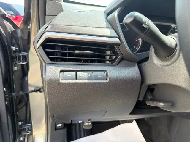 2025 Nissan Altima 2.5 SV thumbnail 29