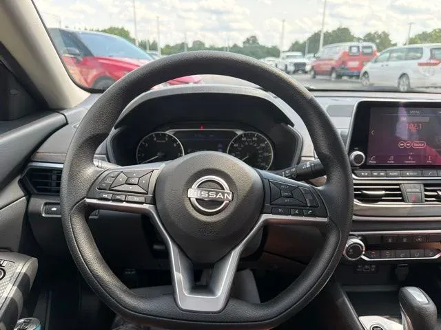 2025 Nissan Altima 2.5 SV thumbnail 30