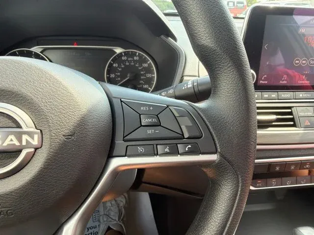 2025 Nissan Altima 2.5 SV thumbnail 35