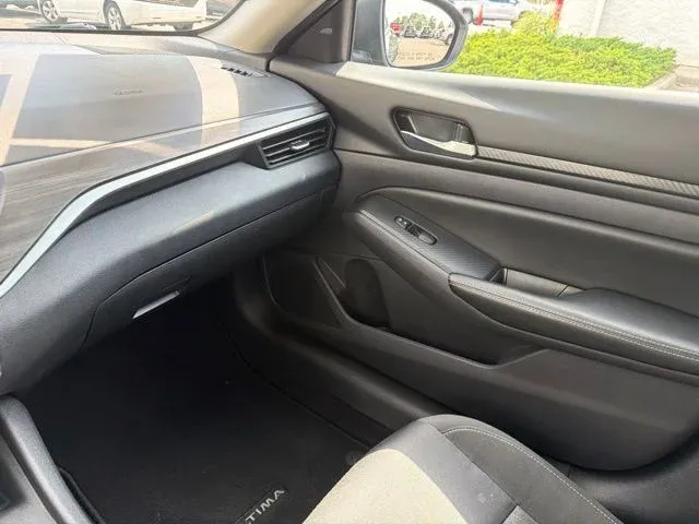 2025 Nissan Altima 2.5 SV thumbnail 41