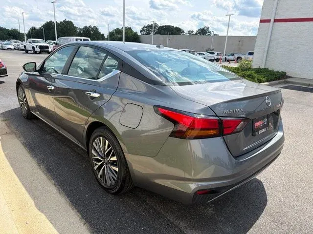 2025 Nissan Altima 2.5 SV thumbnail 7