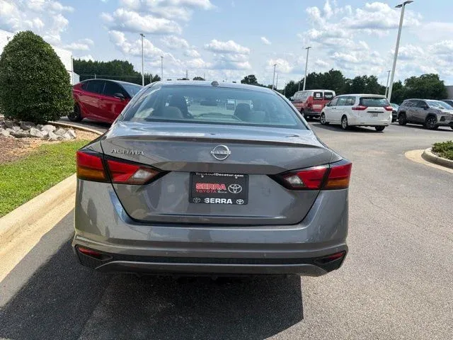 2025 Nissan Altima 2.5 SV thumbnail 8