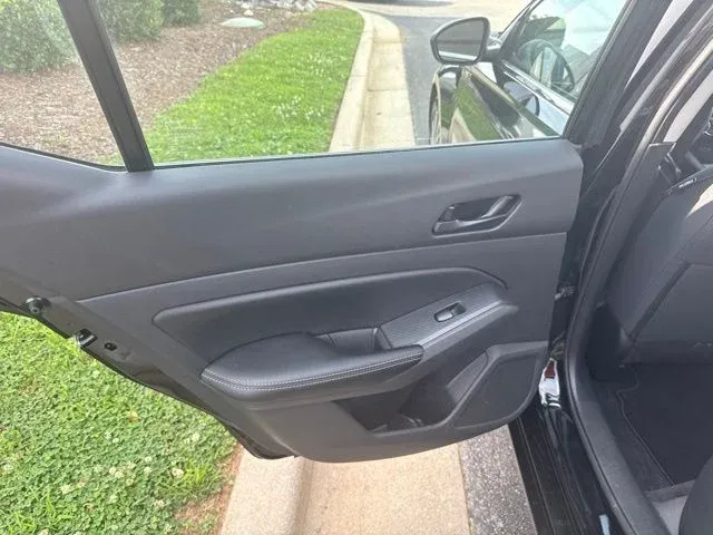 2025 Nissan Altima 2.5 SV thumbnail 14