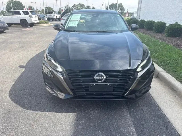 2025 Nissan Altima 2.5 SV thumbnail 2