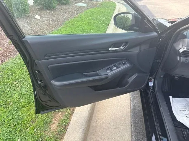 2025 Nissan Altima 2.5 SV thumbnail 21