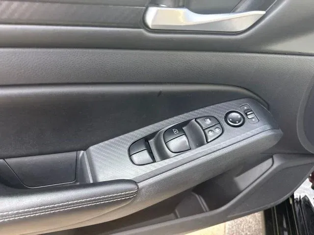 2025 Nissan Altima 2.5 SV thumbnail 22