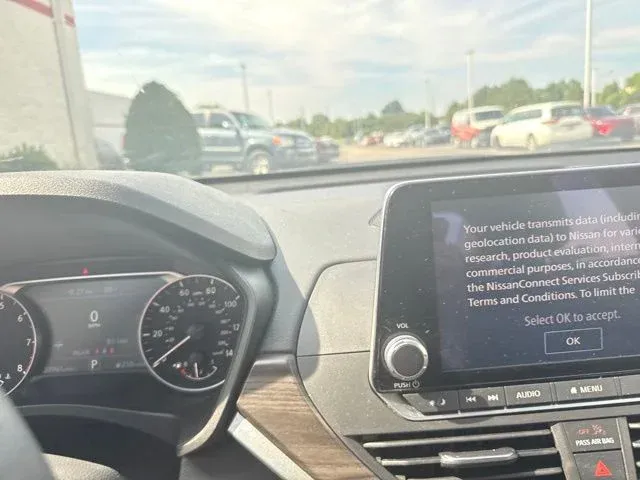 2025 Nissan Altima 2.5 SV thumbnail 34
