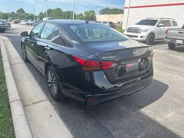 2025 Nissan Altima 2.5 SV thumbnail 5